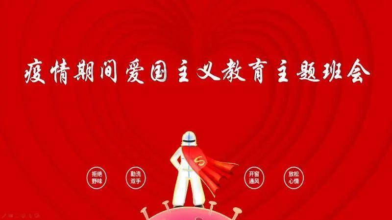 这名新兵开心地笑了